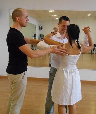 Cours de danse en salle privée avec votre professeur de danse de salon particulier à Talence ou à Lugon, proche Libourne.