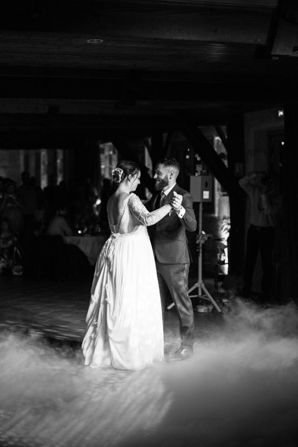 danse mariage, valse mariage, cours de danse de salon, apprenez à danser pour votre chorégraphie de mariage personnalisée à Bordeaux, gironde, talence, pessac, bouliac, libourne, saint-andré de cubzac. Prenez un professeur de danse privé à domicile pour tous vos cours de danses de salon, rock, salsa, tango. Mariage gay. ouverture de bal mariage gay.